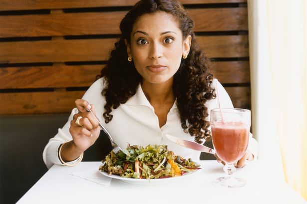 Woman-Eating-Salad